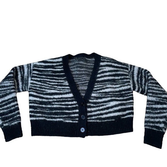 Urban Outfitters Cropped Cardigan sweater zebra 2 button black gray knit SZ M - Picture 10 of 10